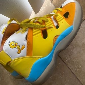 Looney tunes tweety bird adidas vintage sneakers